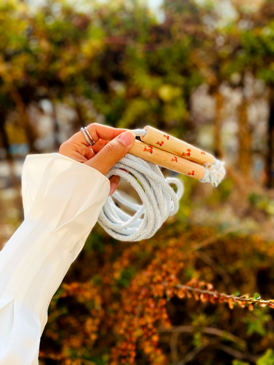 خرید اسباببازی چوبی طناب بازی با دسته های چوبی و بند قابل تنظیم پوتوس