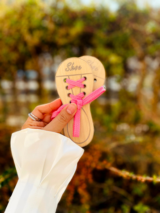 خرید اسباببازی چوبی مدل کفش دوخت