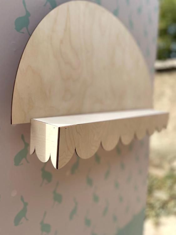 شلف دیواری پشت بلند طرح لبه کنگره(سه طرف کنگره)