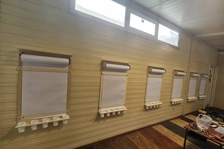 خرید اسباببازی چوبی مدل استند تخته نقاشی